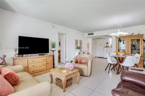 2855 Leonard Dr #H111, Aventura, FL 33160