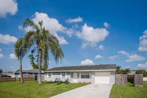 217 NE Glentry Ave, Port Saint Lucie, FL 34983