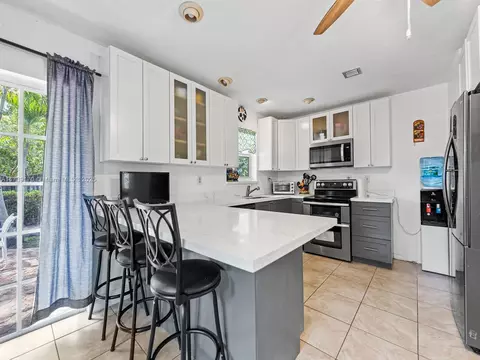 9350 SW 165th St, Palmetto Bay, FL 33157