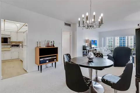500 Bayview Dr #517, Sunny Isles Beach, FL 33160