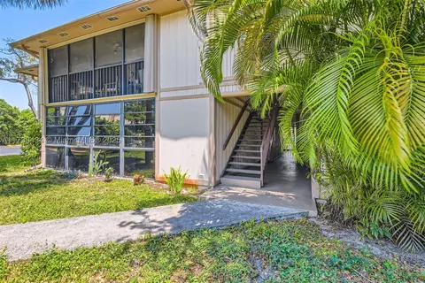 771 NE 199th St #207, Miami, FL 33179
