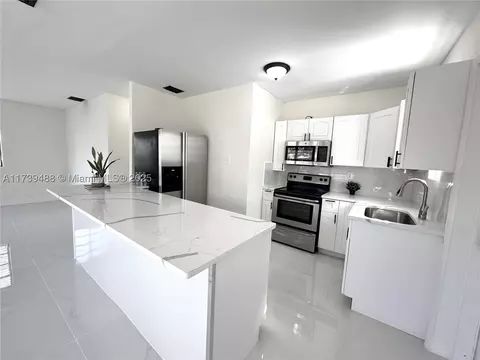 2932 NW 58th St, Miami, FL 33142