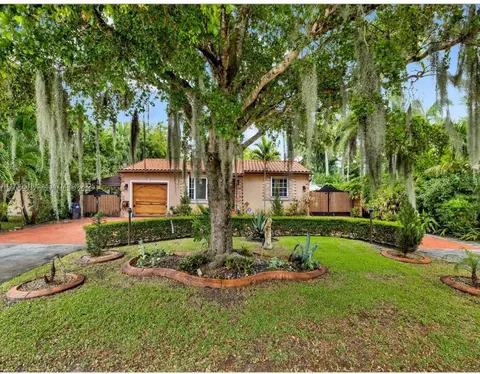 661 Falcon Ave, Miami Springs, FL 33166