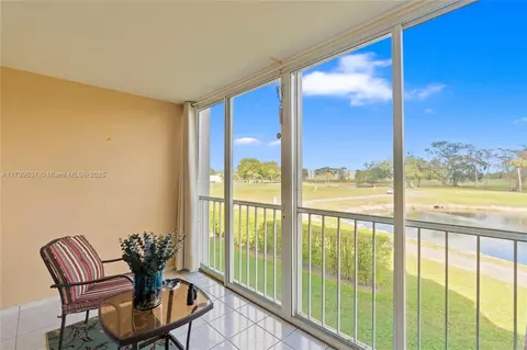 7807 Golf Cir Dr #212, Margate, FL 33063