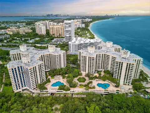 View/Area - 1121 Crandon Blvd #E503, Key Biscayne, FL 33149 photo 1 of 4