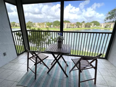 6531 Coral Lake Dr #307, Margate, FL 33063