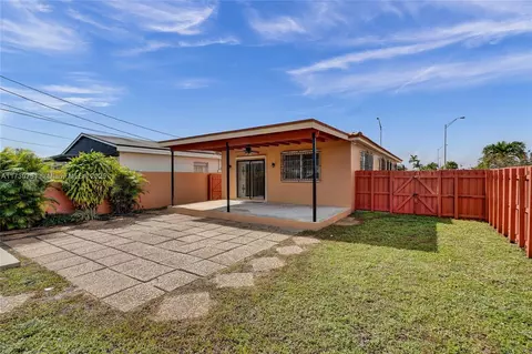 Exterior - 1895 W 2nd Ave, Hialeah, FL 33010 photo 6 of 6