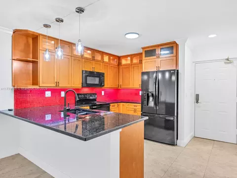 10900 SW 104th St #114, Miami, FL 33176