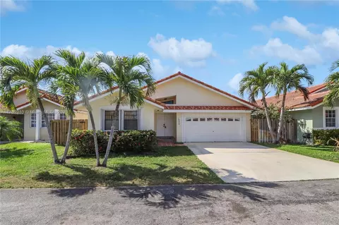 19040 NW 85 Ct, Hialeah, FL 33015