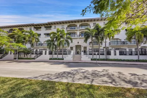 50 Alhambra Cir #403, Coral Gables, FL 33134