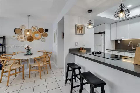 195 Sunrise Dr #8, Key Biscayne, FL 33149