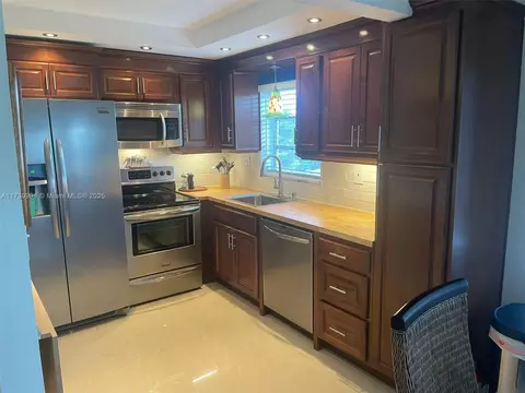 3050 E Sunrise Lakes Dr #324, Sunrise, FL 33322