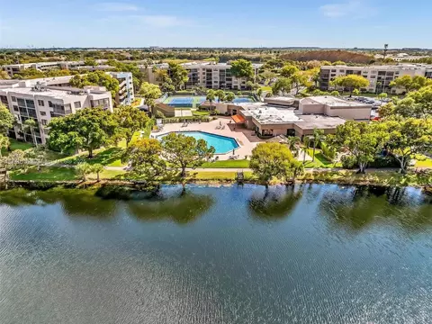 901 Colony Point Cir #310, Pembroke Pines, FL 33026