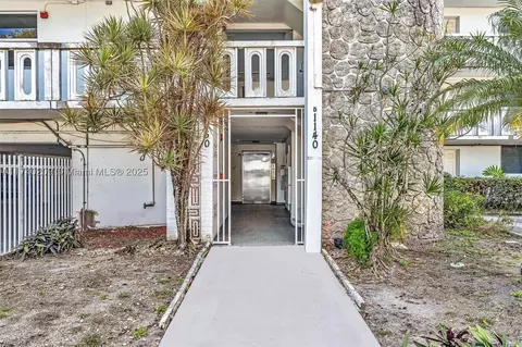 1140 NE 191st St #25, Miami, FL 33179