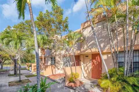 6155 SW 69th St #9, South Miami, FL 33143