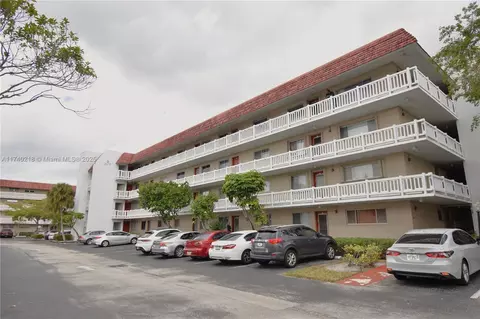 3571 Inverrary Dr #401, Lauderhill, FL 33319