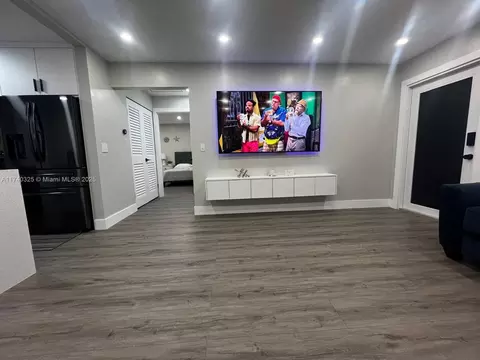 222 SW 8th St, Dania Beach, FL 33004