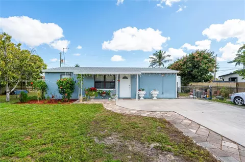 1660 W Breezy Ln, West Palm Beach, FL 33417