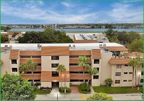 511 Ives Dairy Rd #102-6, Miami, FL 33179