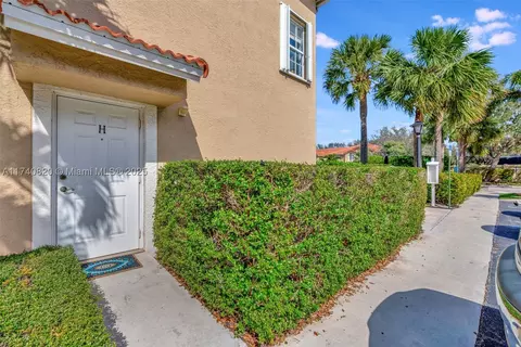 112 Lighthouse Cir #H, Tequesta, FL 33469 photo 1