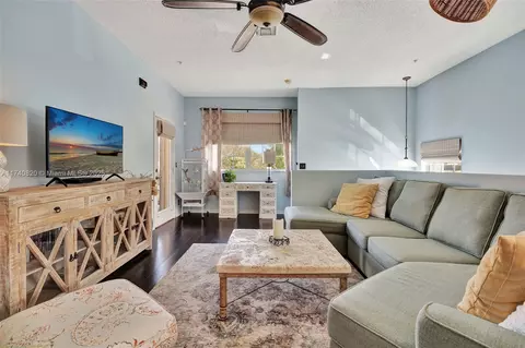 Living - 112 Lighthouse Cir #H, Tequesta, FL 33469 photo 3 of 3