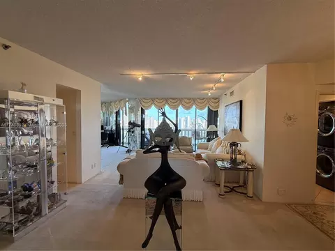3000 Island Bl #2504, Aventura, FL 33160