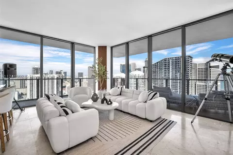 88 SW 7th St #3611, Miami, FL 33130