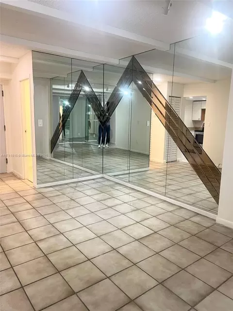 6937 Bay Dr #304, Miami Beach, FL 33141
