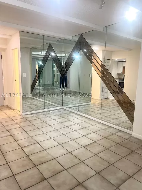6937 Bay Dr #304, Miami Beach, FL 33141