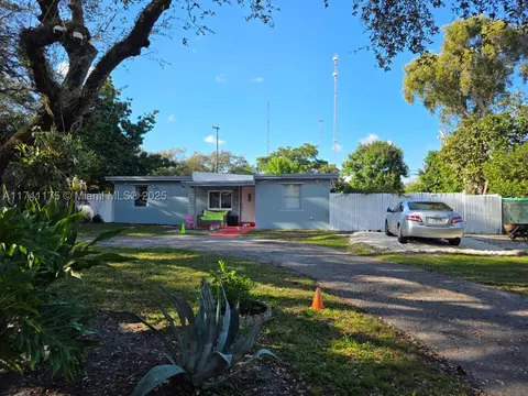 116 Clifton Rd, West Park, FL 33023