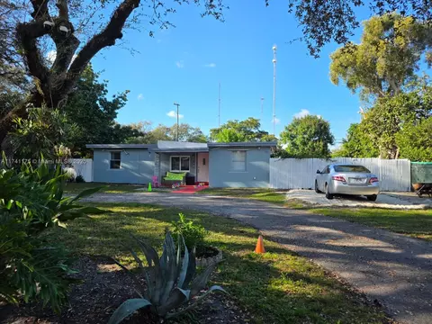 116 Clifton Rd, West Park, FL 33023