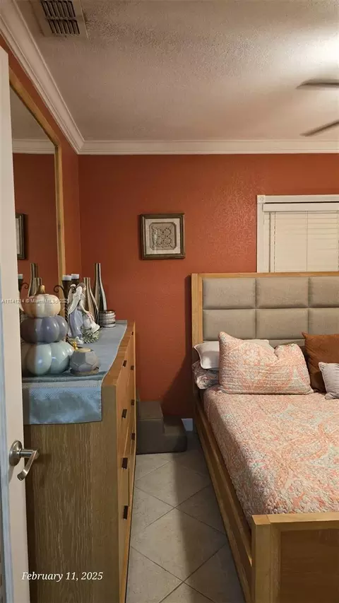 Bedroom - 761 NE 4th Pl, Hialeah, FL 33010 photo 3 of 4