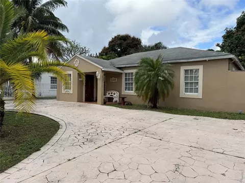 Exterior - 761 NE 4th Pl, Hialeah, FL 33010 photo 2 of 6