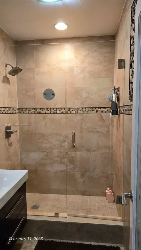 Bath - 761 NE 4th Pl, Hialeah, FL 33010 photo 1 of 3