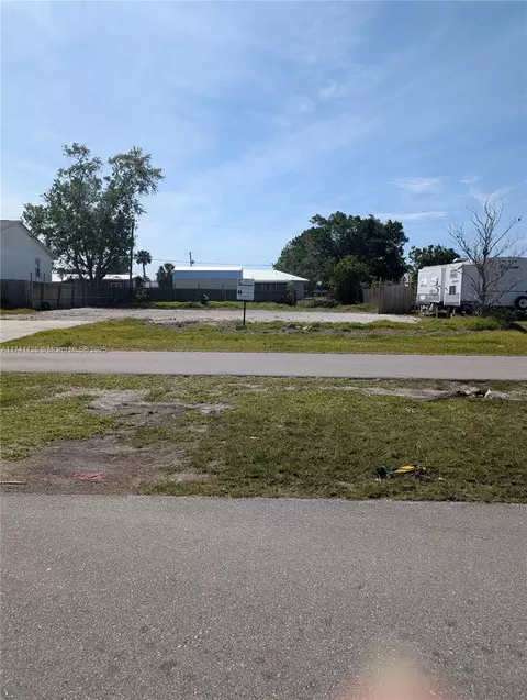3113 Palm Dr, Punta Gorda, FL 33950