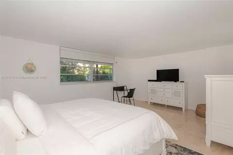 Bedroom - 609 Ocean Dr #2H, Key Biscayne, FL 33149 photo 5 of 7