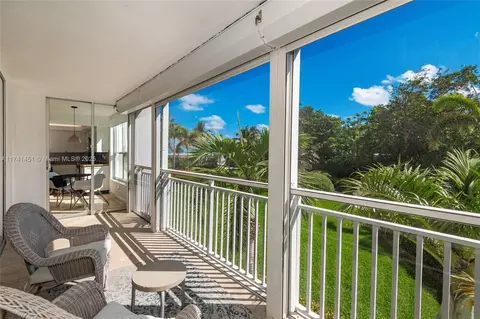 Exterior - 609 Ocean Dr #2H, Key Biscayne, FL 33149 photo 2 of 4