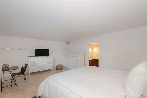 Bedroom - 609 Ocean Dr #2H, Key Biscayne, FL 33149 photo 6 of 7