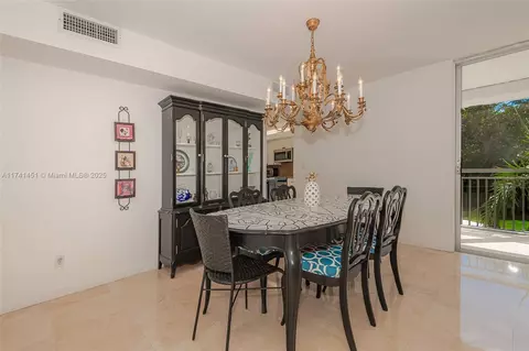 Dining - 609 Ocean Dr #2H, Key Biscayne, FL 33149 photo 1 of 4