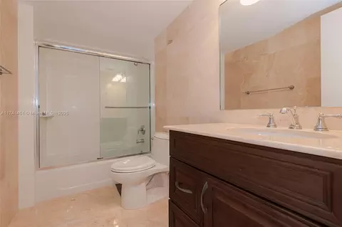 Bath - 609 Ocean Dr #2H, Key Biscayne, FL 33149 photo 1 of 3