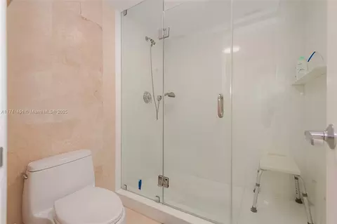 Bath - 609 Ocean Dr #2H, Key Biscayne, FL 33149 photo 3 of 3
