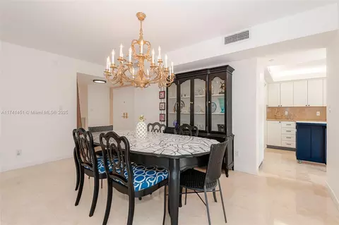 Dining - 609 Ocean Dr #2H, Key Biscayne, FL 33149 photo 2 of 4