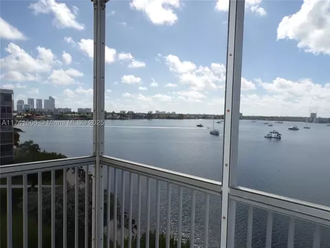 3000 Marcos Dr #P514, Aventura, FL 33160
