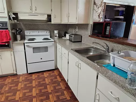 796 W 69th Pl, Hialeah, FL 33014 photo 7