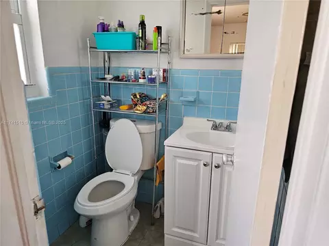 796 W 69th Pl, Hialeah, FL 33014 photo 9