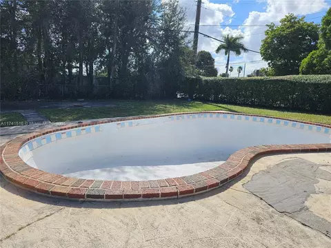 796 W 69th Pl, Hialeah, FL 33014 photo 5