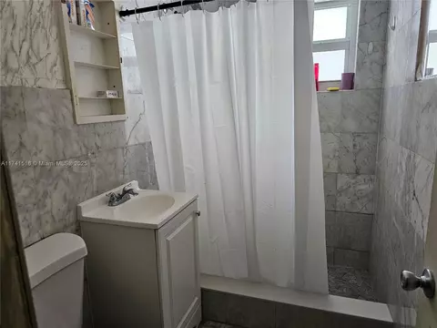796 W 69th Pl, Hialeah, FL 33014 photo 8