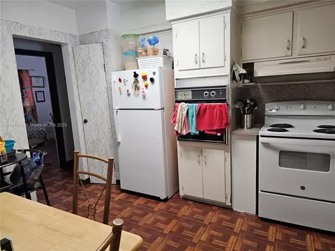 796 W 69th Pl, Hialeah, FL 33014 photo 6