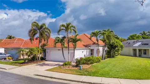 8835 S Lake Park Cir S, Davie, FL 33328