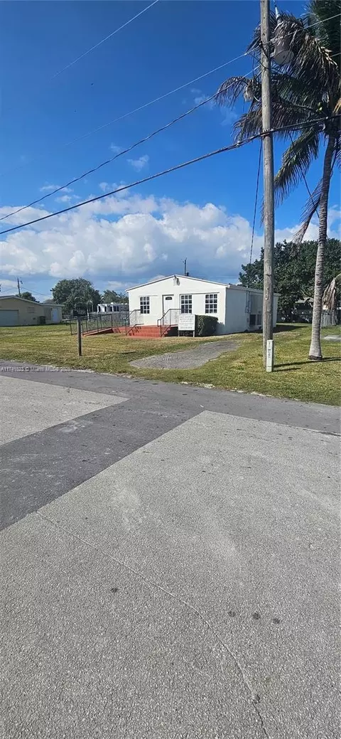 9845 SW 213th St, Cutler Bay, FL 33189